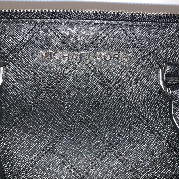 MICHAEL KORS CINDY BLACK MEDIUM DOME SATCHEL BAG BLACK - Picture 2 of 6